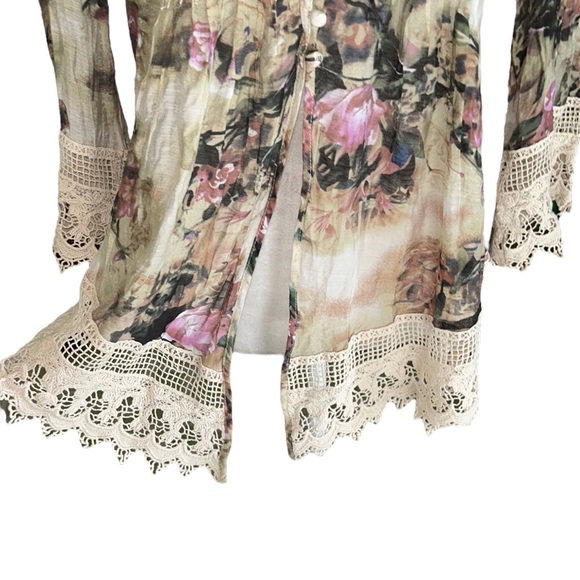NWT Adiva Floral Fushion Rose Print Crochet Lace Pintucked Top in Beige - M - Picture 4 of 11